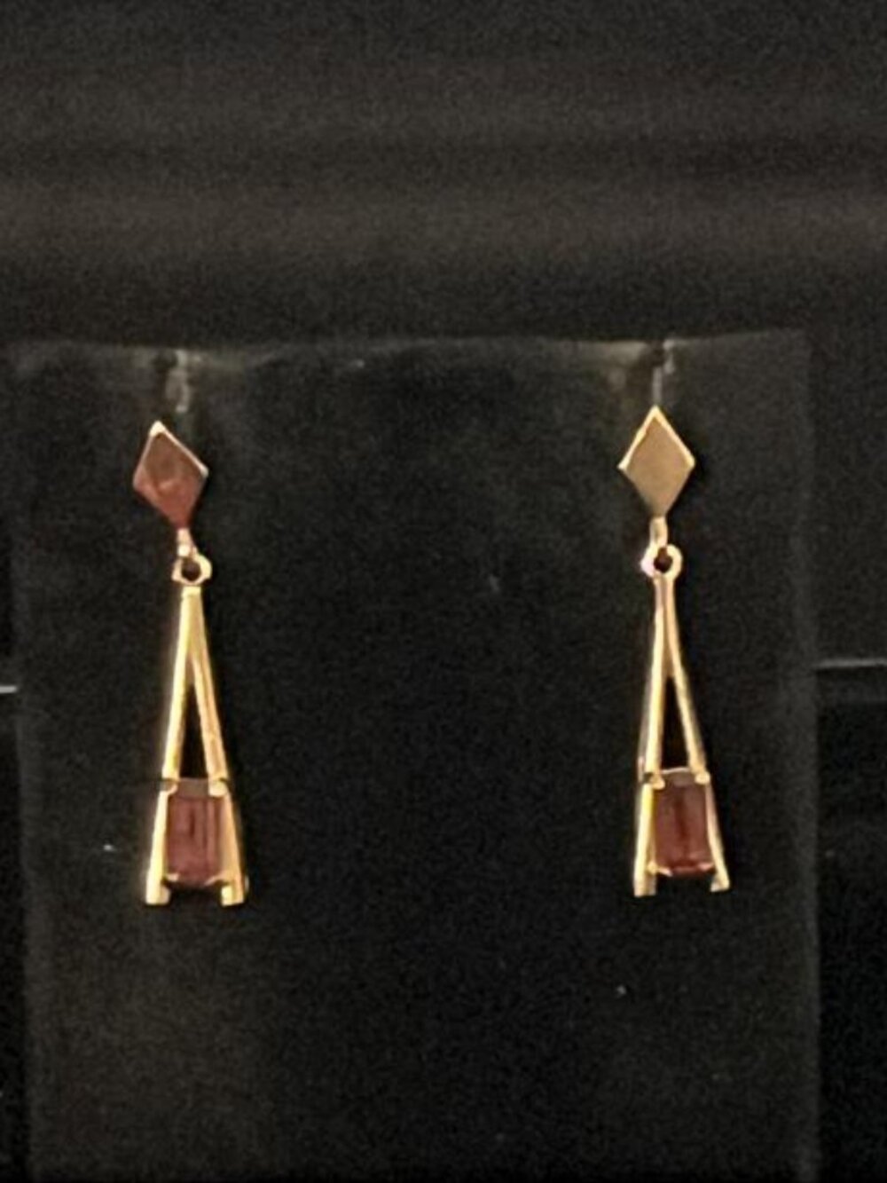 Avon Plaza IV Collection Vintage 1975 Earrings
